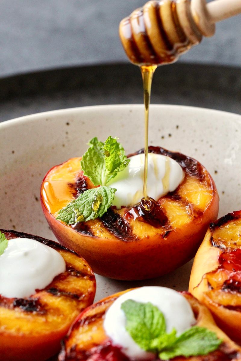 Grilled Peaches With Honey and Yogurt
