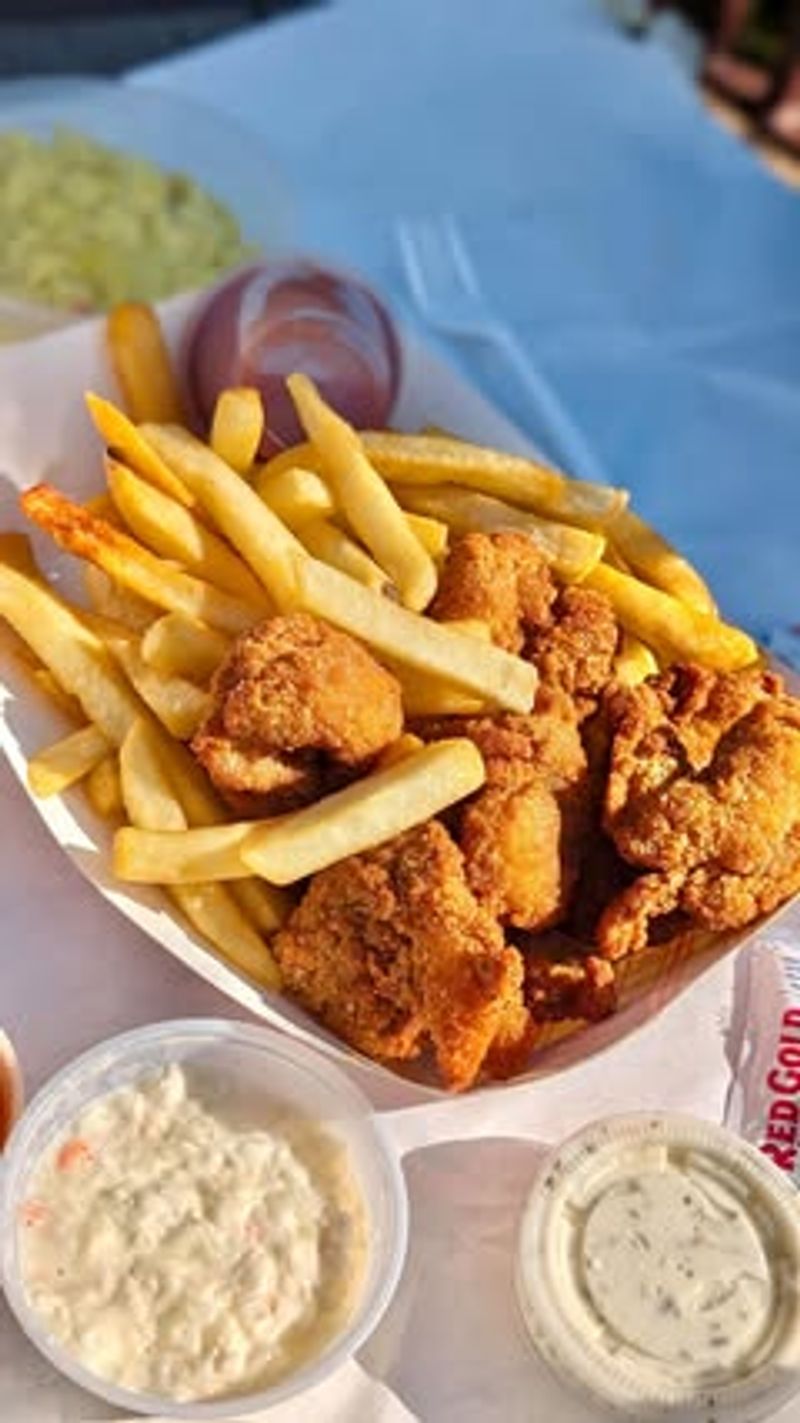 Illinois: Calumet Fisheries (Chicago) – Fried Perch Sandwich