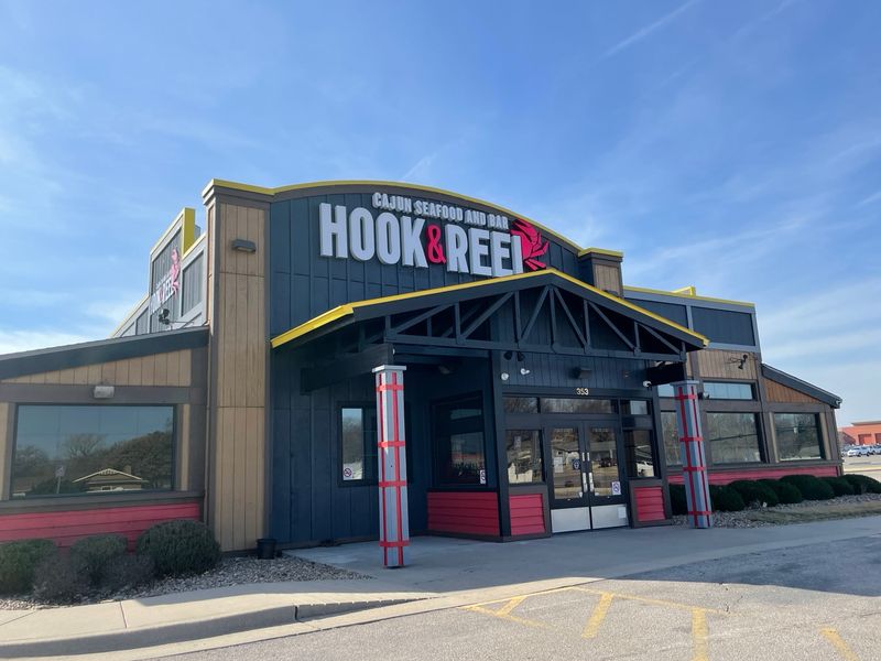Kansas: Hook & Reel (Wichita) – Fried Fish Sandwich