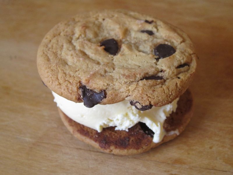 Carl’s Jr./Hardee’s Hand-Scooped Ice Cream Sandwiches