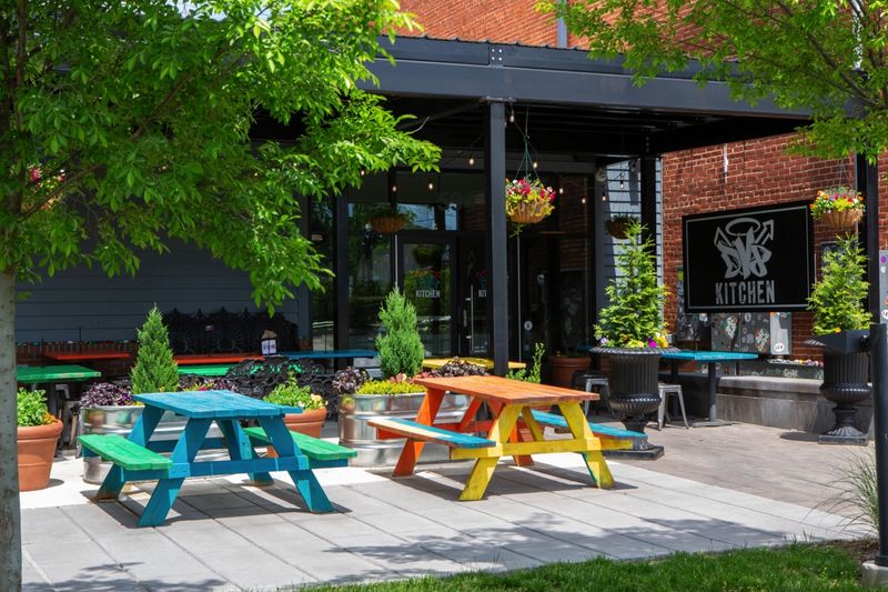 Kentucky – DV8 Kitchen (Lexington)