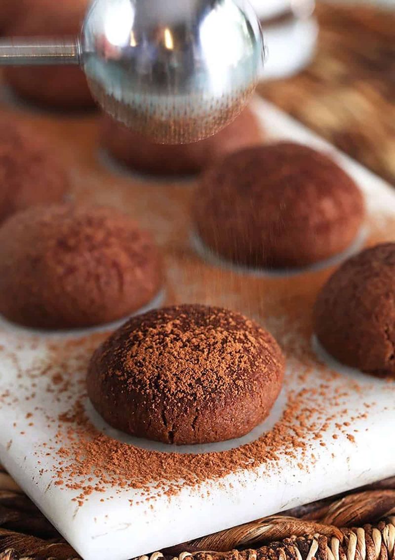 Dust with Cocoa or Cinnamon