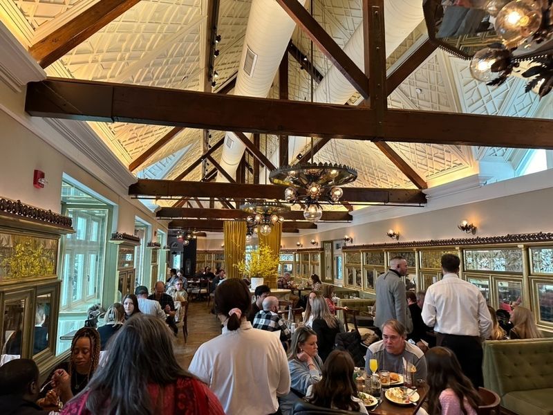 Tavern on the Green – Inside Central Park