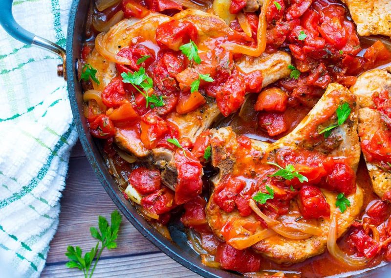 Italian-Style Pork Chops with Tomatoes and Garlic