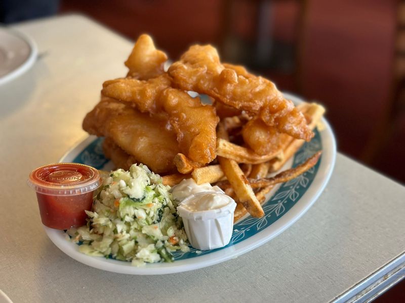 Michigan: Scotty’s Fish & Chips (Detroit) – Lake Perch Sandwich