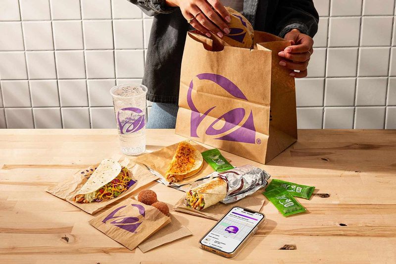Taco Bell $5 Luxe Cravings Box
