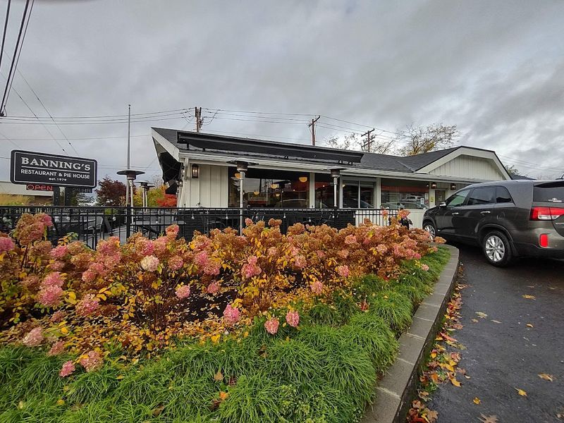 Banning’s Restaurant & Pie House - Oregon