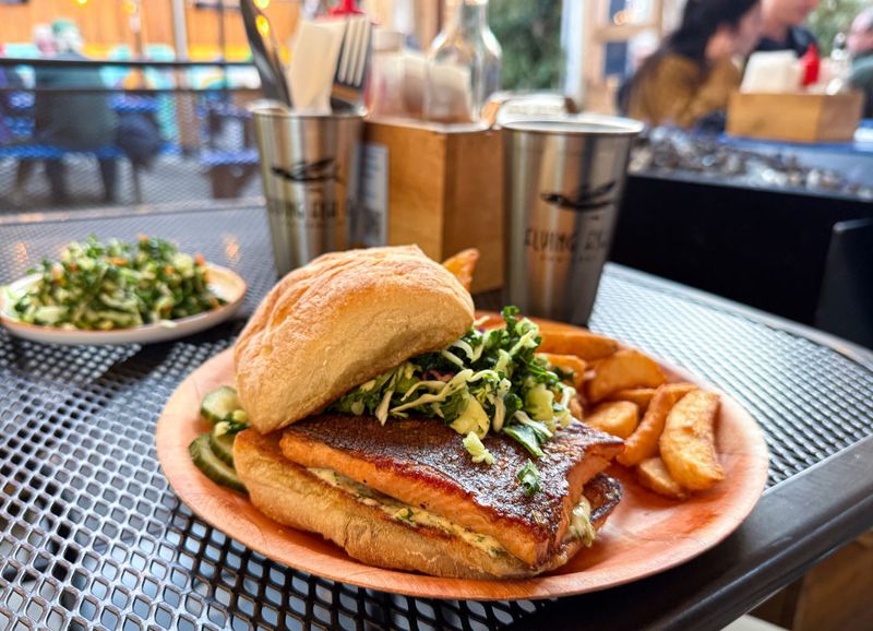 Oregon: Portland Fish Market (Portland) – Fried Rockfish