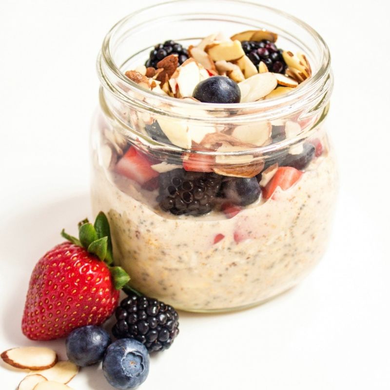 Overnight Oats With Berries and Almonds