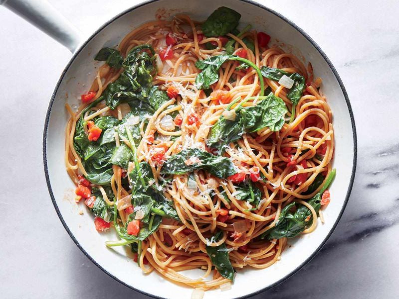 Whole Wheat Pasta with Cherry Tomatoes and Spinach