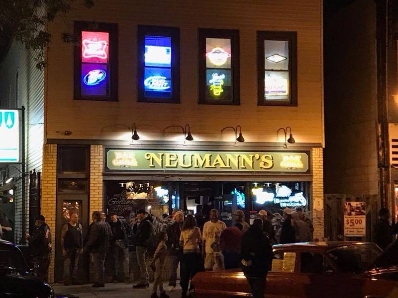 Neumann’s Bar (North St. Paul)