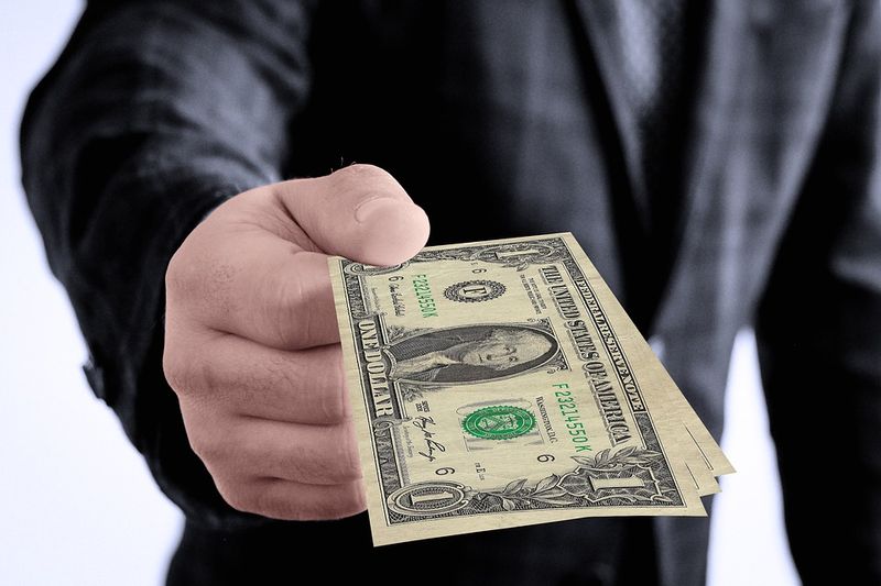 Tipping Can Be Rude – Japan