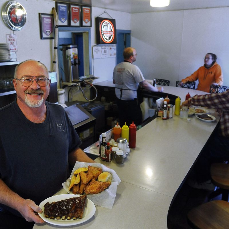 South Dakota: Bob’s Café (Sioux Falls) – Walleye Sandwich