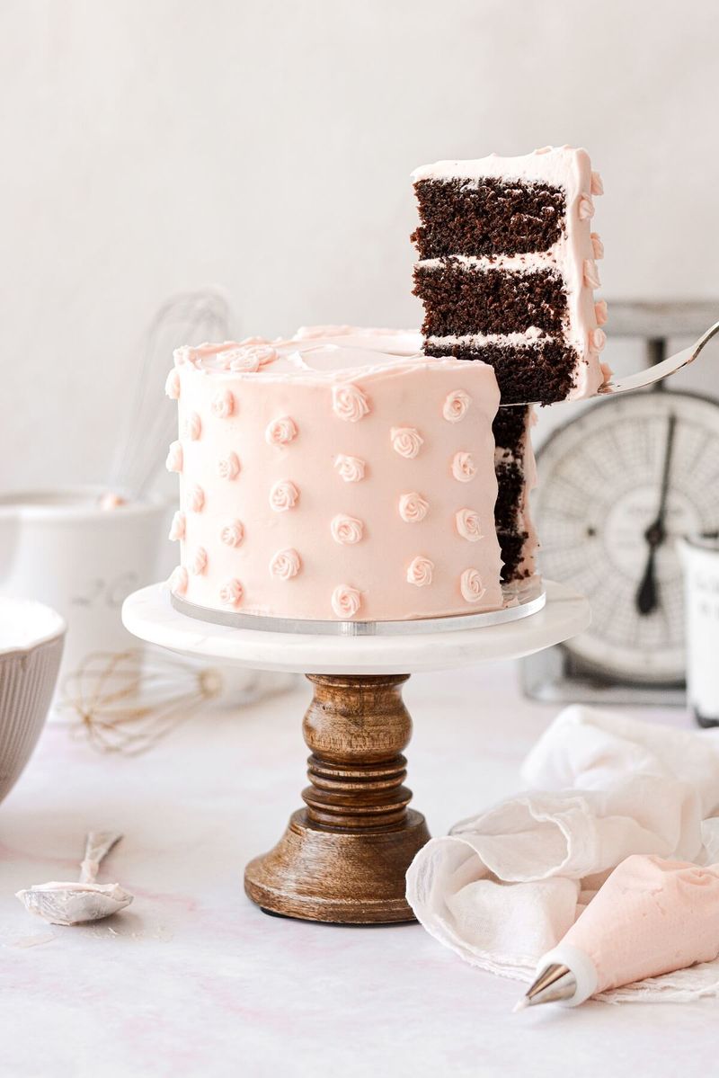 Layered Cakes (With Frosting and Filling)
