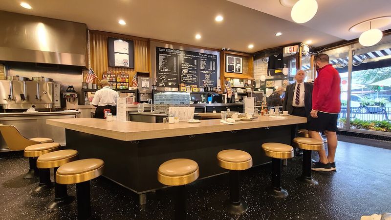 Lou Mitchell’s - Illinois