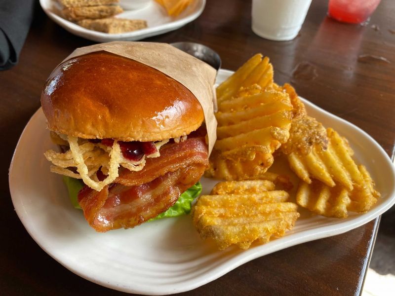 Geyser Point Bar & Grill (Wilderness Lodge)